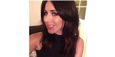 Pharmacy2U patient Zoe proudly showing off her face after acne treatment